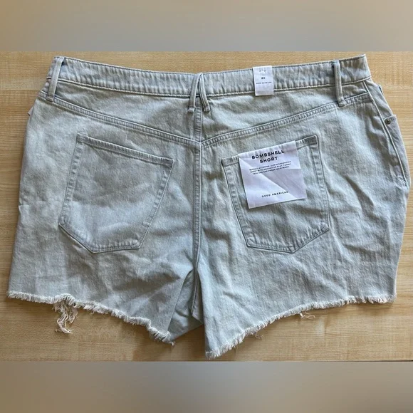 SOLD🩵Good American Light Wash Distressed Bombshell Denim Short in Blue648 Size - Picture 13 of 16